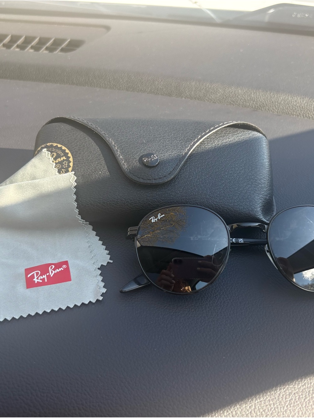 Ray-Ban Black Round Men's Sunglasses with Case